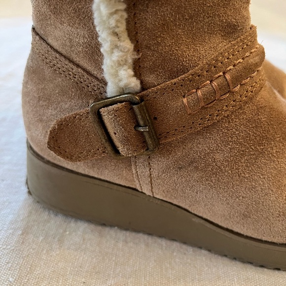 Women’s Size 8 Fur Lined Platform Boot - Picture 7 of 9